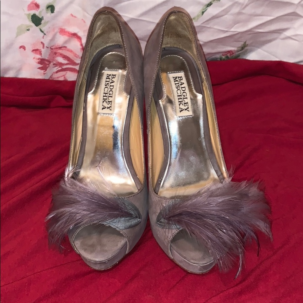 Badgley Mischka Feather Toe Heels sz 7.5M